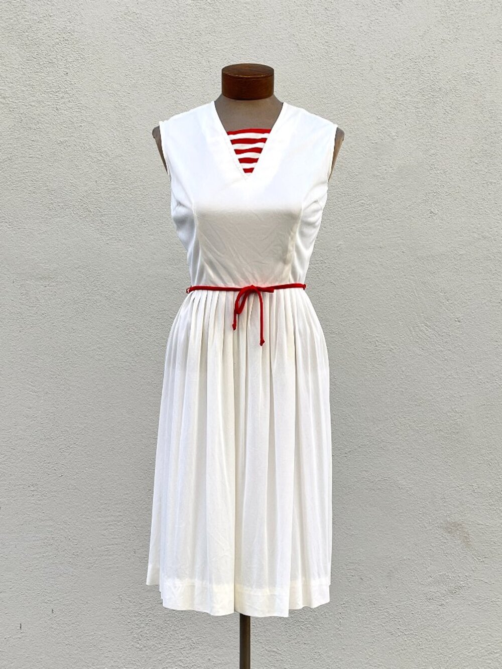 Vintage 60s Bobbie Brooks Red and White Sleeveless Pleated Jersey Dress Small